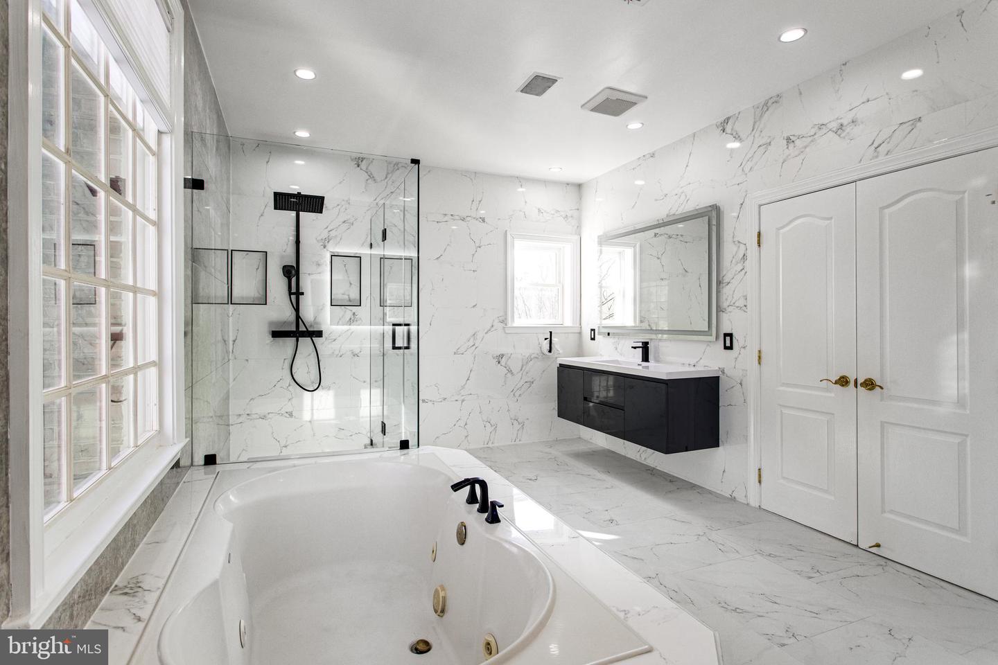 891 CHINQUAPIN RD, MCLEAN, Virginia 22102, 5 Bedrooms Bedrooms, 28 Rooms Rooms,5 BathroomsBathrooms,Residential,For sale,891 CHINQUAPIN RD,VAFX2217852 MLS # VAFX2217852
