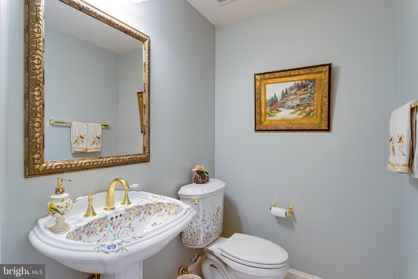 891 CHINQUAPIN RD, MCLEAN, Virginia 22102, 5 Bedrooms Bedrooms, 28 Rooms Rooms,5 BathroomsBathrooms,Residential,For sale,891 CHINQUAPIN RD,VAFX2217852 MLS # VAFX2217852