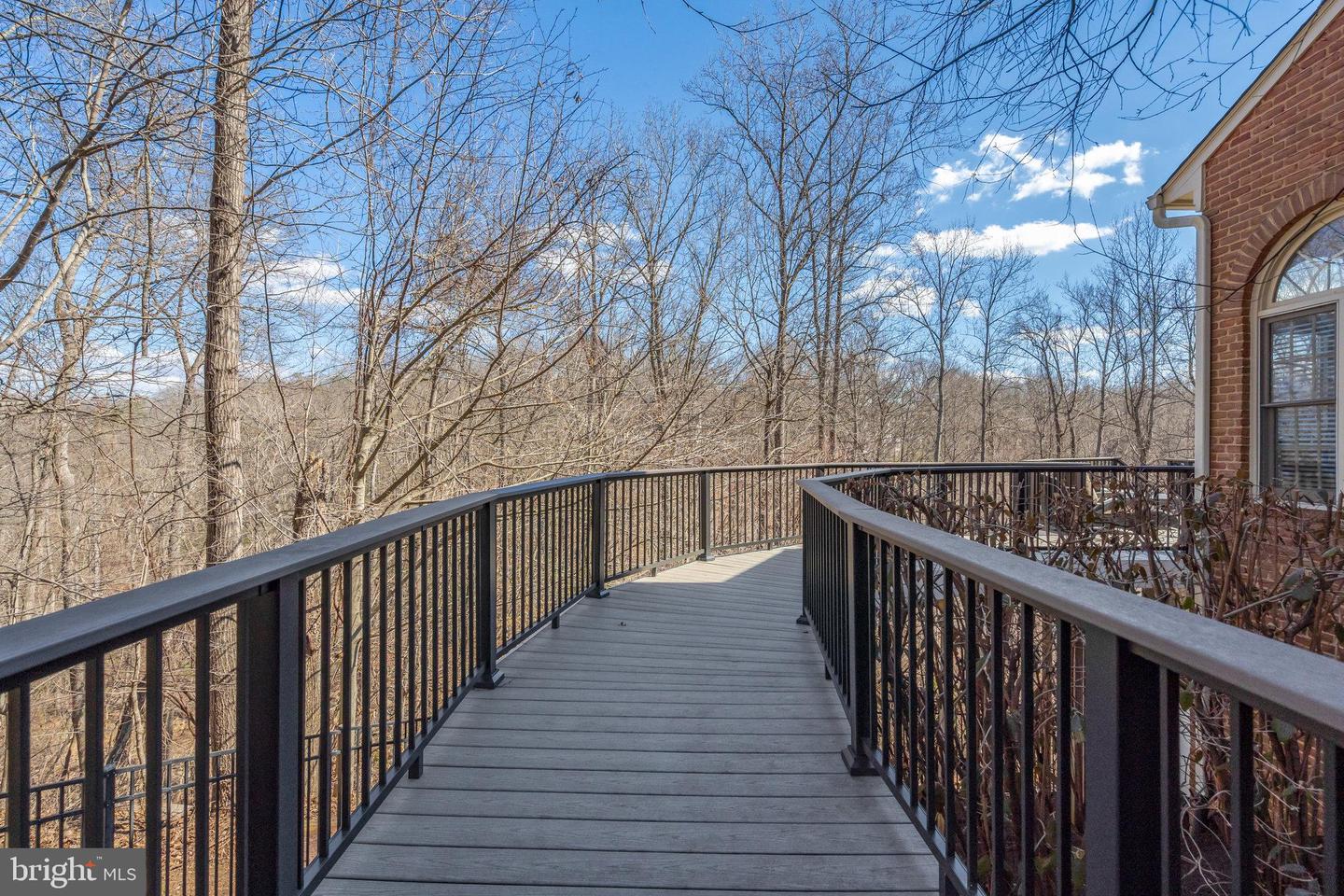 891 CHINQUAPIN RD, MCLEAN, Virginia 22102, 5 Bedrooms Bedrooms, 28 Rooms Rooms,5 BathroomsBathrooms,Residential,For sale,891 CHINQUAPIN RD,VAFX2217852 MLS # VAFX2217852