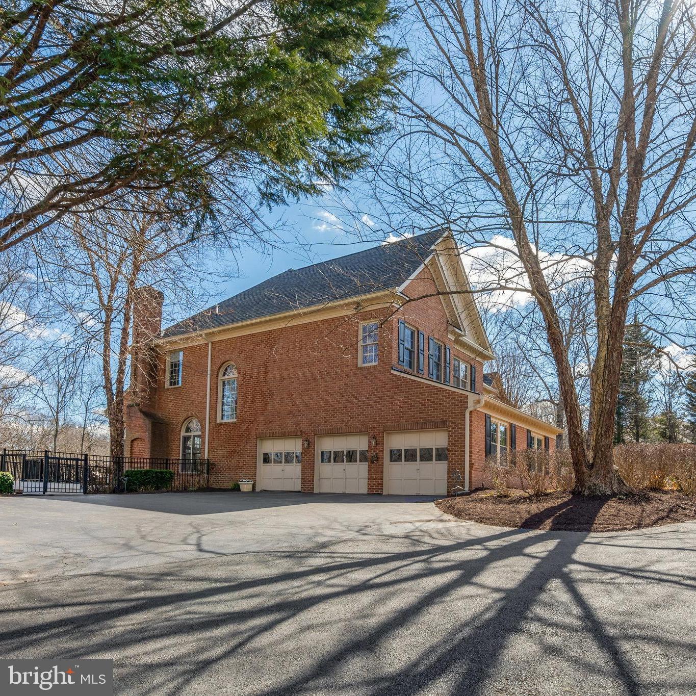 891 CHINQUAPIN RD, MCLEAN, Virginia 22102, 5 Bedrooms Bedrooms, 28 Rooms Rooms,5 BathroomsBathrooms,Residential,For sale,891 CHINQUAPIN RD,VAFX2217852 MLS # VAFX2217852