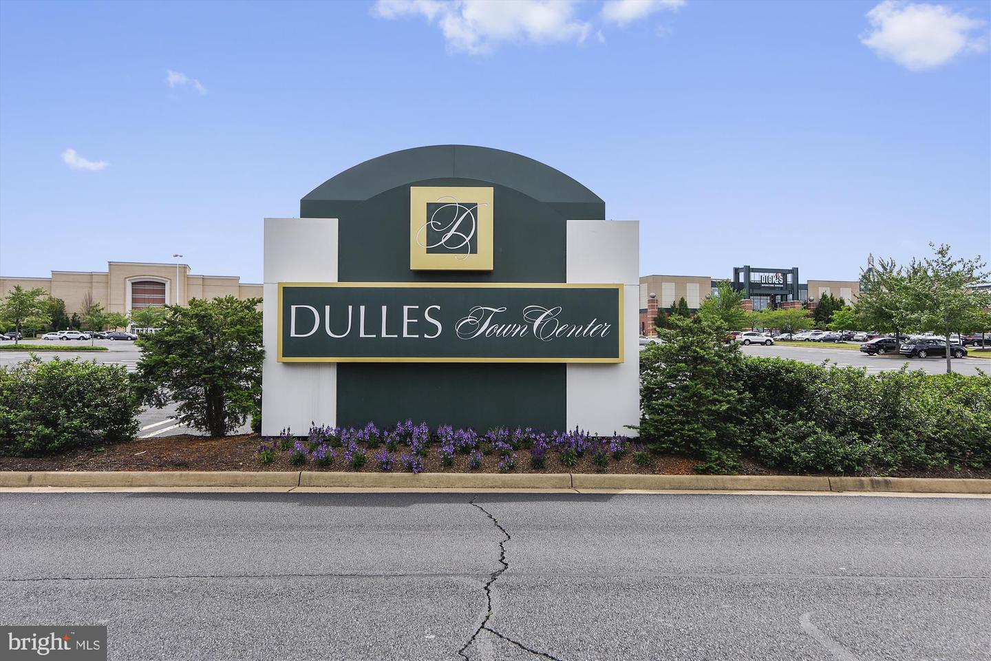 20393 DUNKIRK SQ, STERLING, Virginia 20165, 3 Bedrooms Bedrooms, ,3 BathroomsBathrooms,Residential,For sale,20393 DUNKIRK SQ,VALO2088064 MLS # VALO2088064