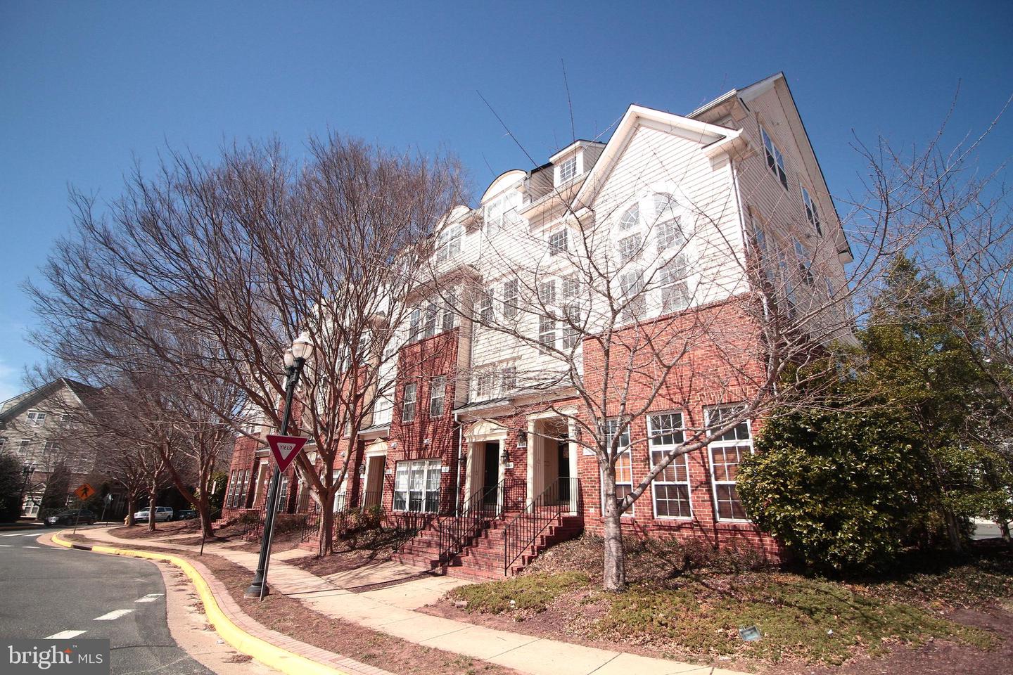 14446 VILLAGE HIGH ST #88, GAINESVILLE, Virginia 20155, 3 Bedrooms Bedrooms, ,2 BathroomsBathrooms,Residential,For sale,14446 VILLAGE HIGH ST #88,VAPW2088850 MLS # VAPW2088850
