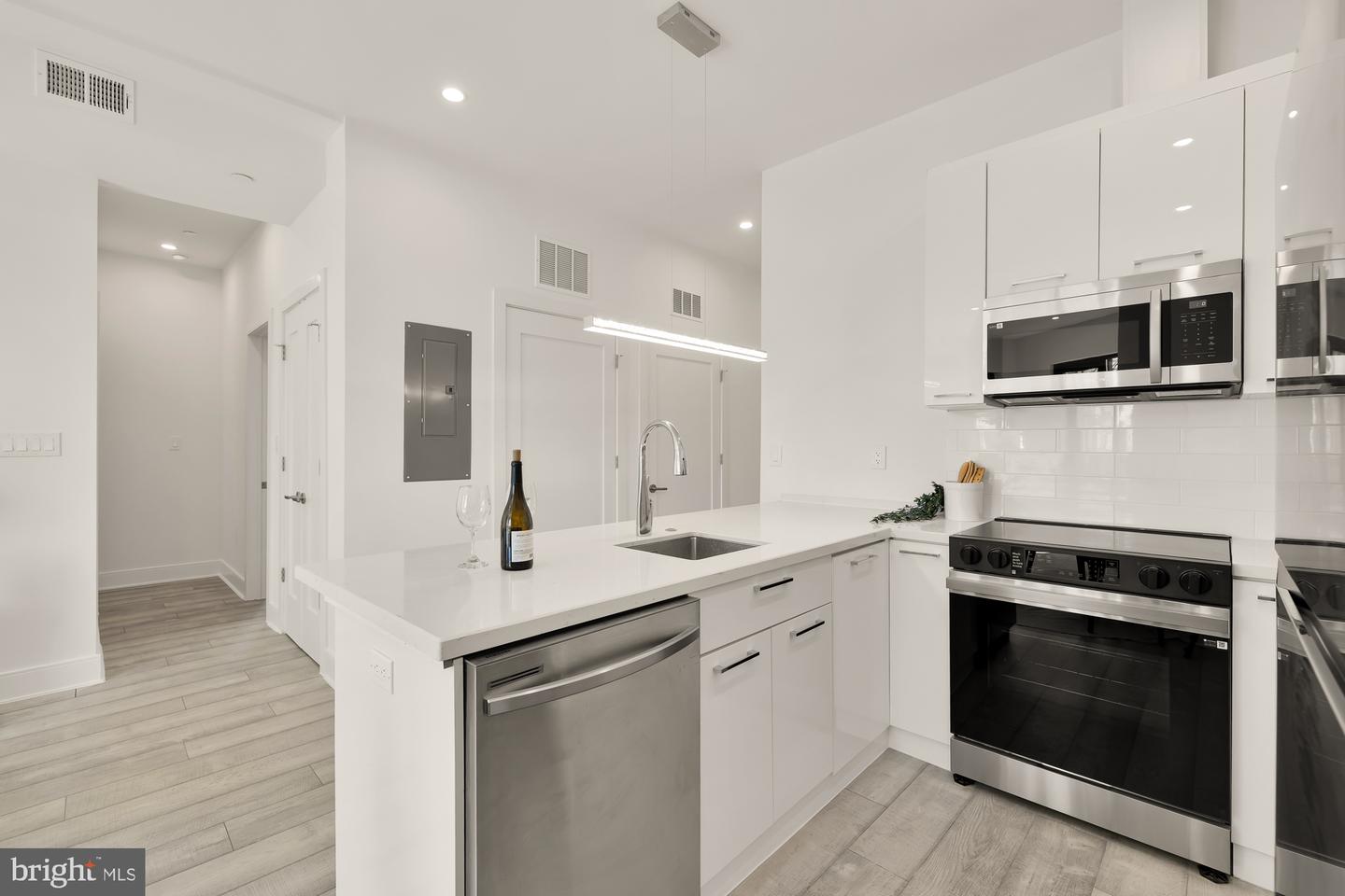 1001 RHODE ISLAND AVE NE #201, WASHINGTON, District Of Columbia 20018, 2 Bedrooms Bedrooms, ,2 BathroomsBathrooms,Residential,For sale,1001 RHODE ISLAND AVE NE #201,DCDC2188616 MLS # DCDC2188616