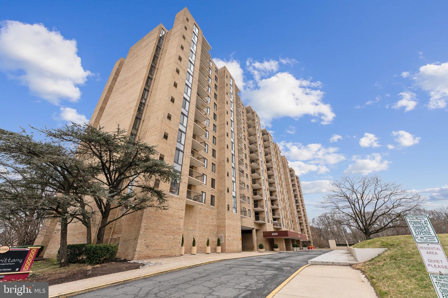 4500 S FOUR MILE RUN DR #412, ARLINGTON, Virginia 22204, 2 Bedrooms Bedrooms, ,2 BathroomsBathrooms,Residential,For sale,4500 S FOUR MILE RUN DR #412,VAAR2054342 MLS # VAAR2054342