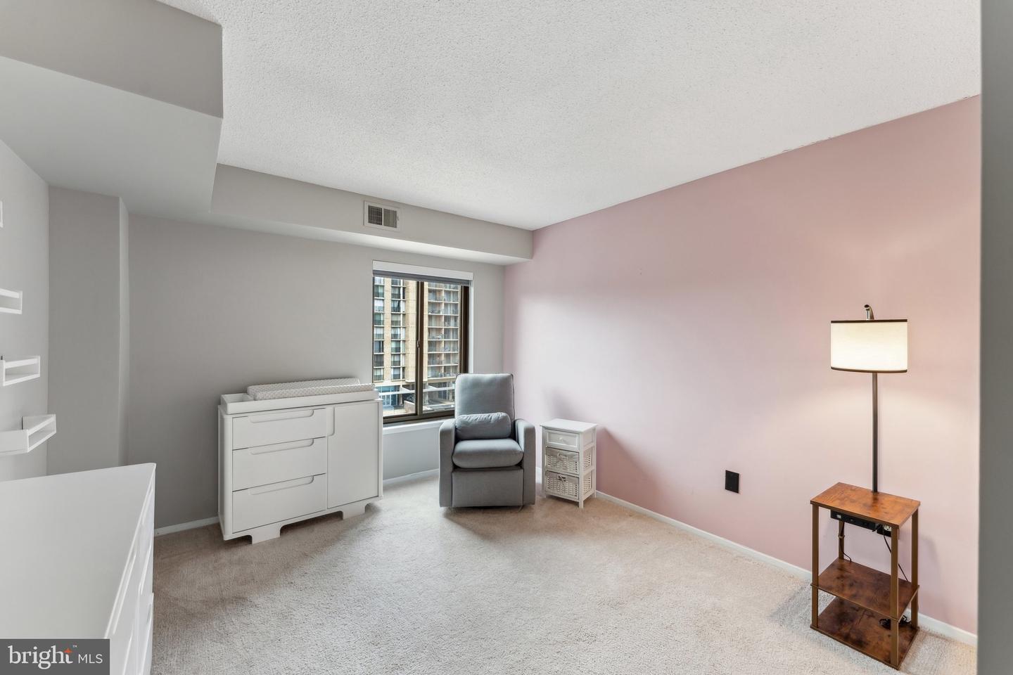 4500 S FOUR MILE RUN DR #412, ARLINGTON, Virginia 22204, 2 Bedrooms Bedrooms, ,2 BathroomsBathrooms,Residential,For sale,4500 S FOUR MILE RUN DR #412,VAAR2054342 MLS # VAAR2054342