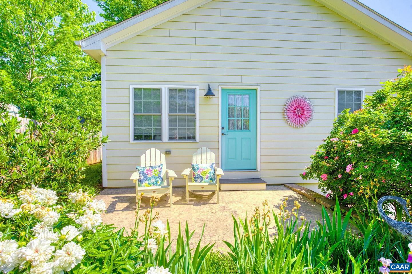 207 DOUGLAS AVE, CHARLOTTESVILLE, Virginia 22902, 6 Bedrooms Bedrooms, ,4 BathroomsBathrooms,Residential,For sale,207 DOUGLAS AVE,661834 MLS # 661834