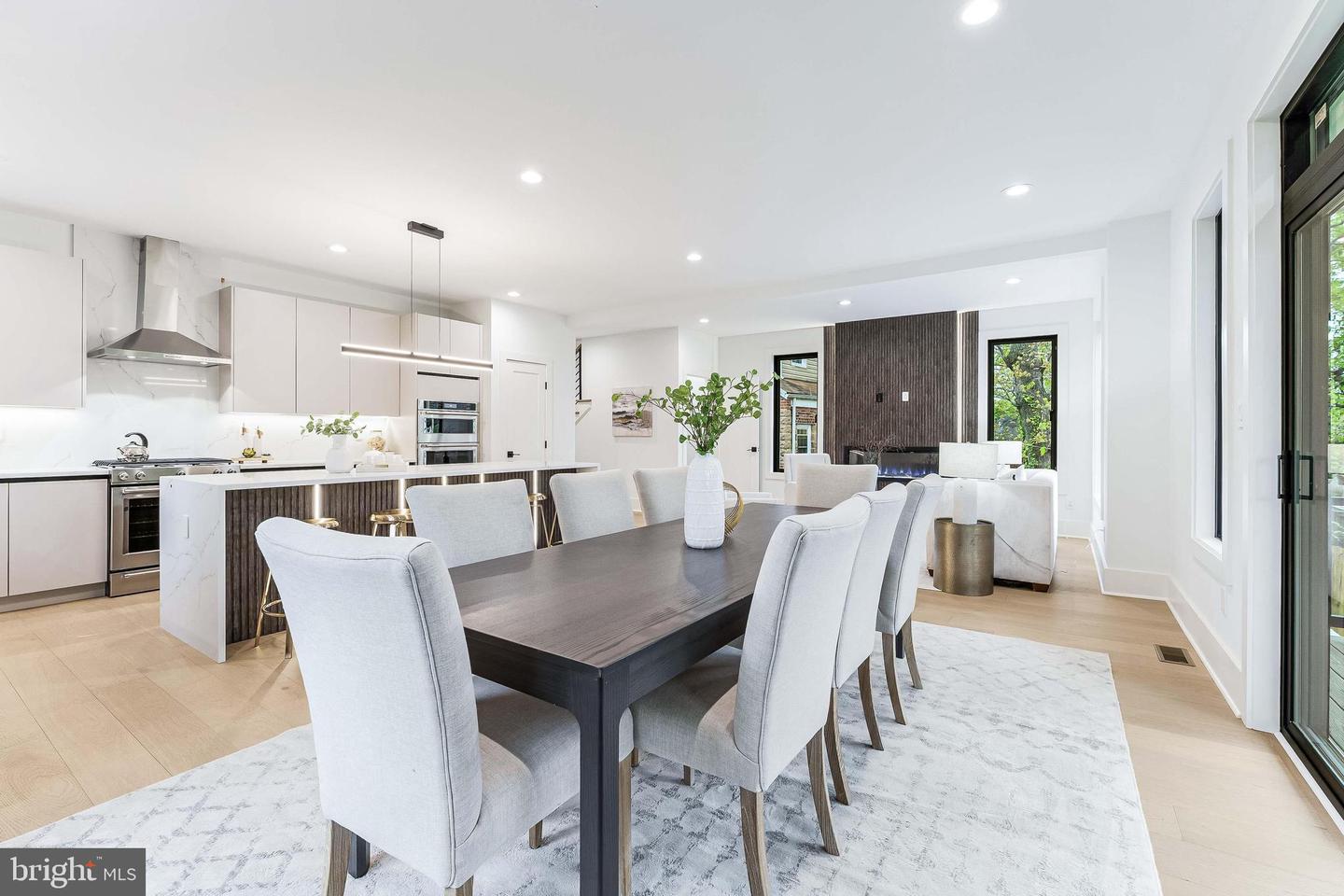 2100 S NELSON ST, ARLINGTON, Virginia 22204, 5 Bedrooms Bedrooms, ,4 BathroomsBathrooms,Residential,For sale,2100 S NELSON ST,VAAR2037302 MLS # VAAR2037302