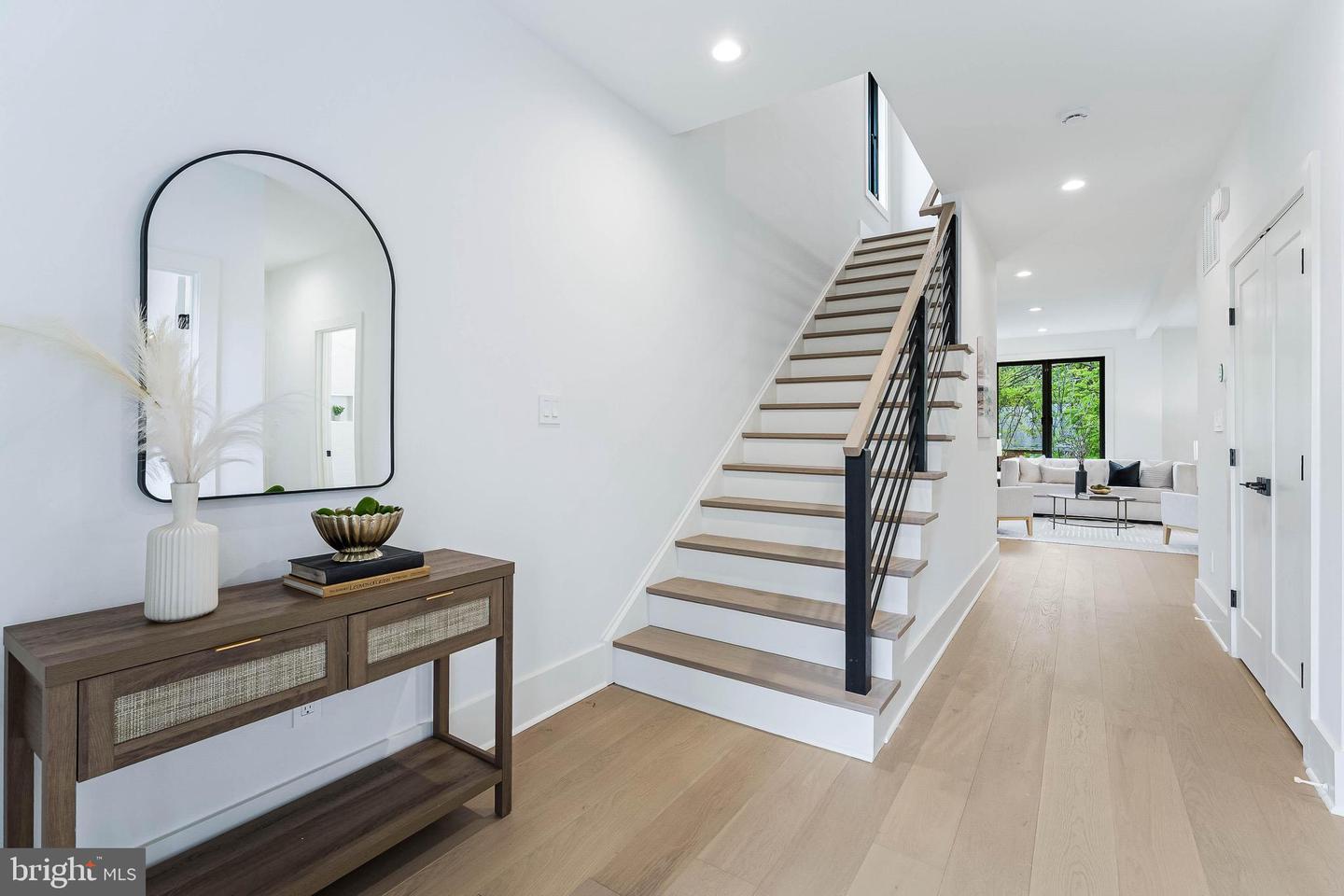 2100 S NELSON ST, ARLINGTON, Virginia 22204, 5 Bedrooms Bedrooms, ,4 BathroomsBathrooms,Residential,For sale,2100 S NELSON ST,VAAR2037302 MLS # VAAR2037302