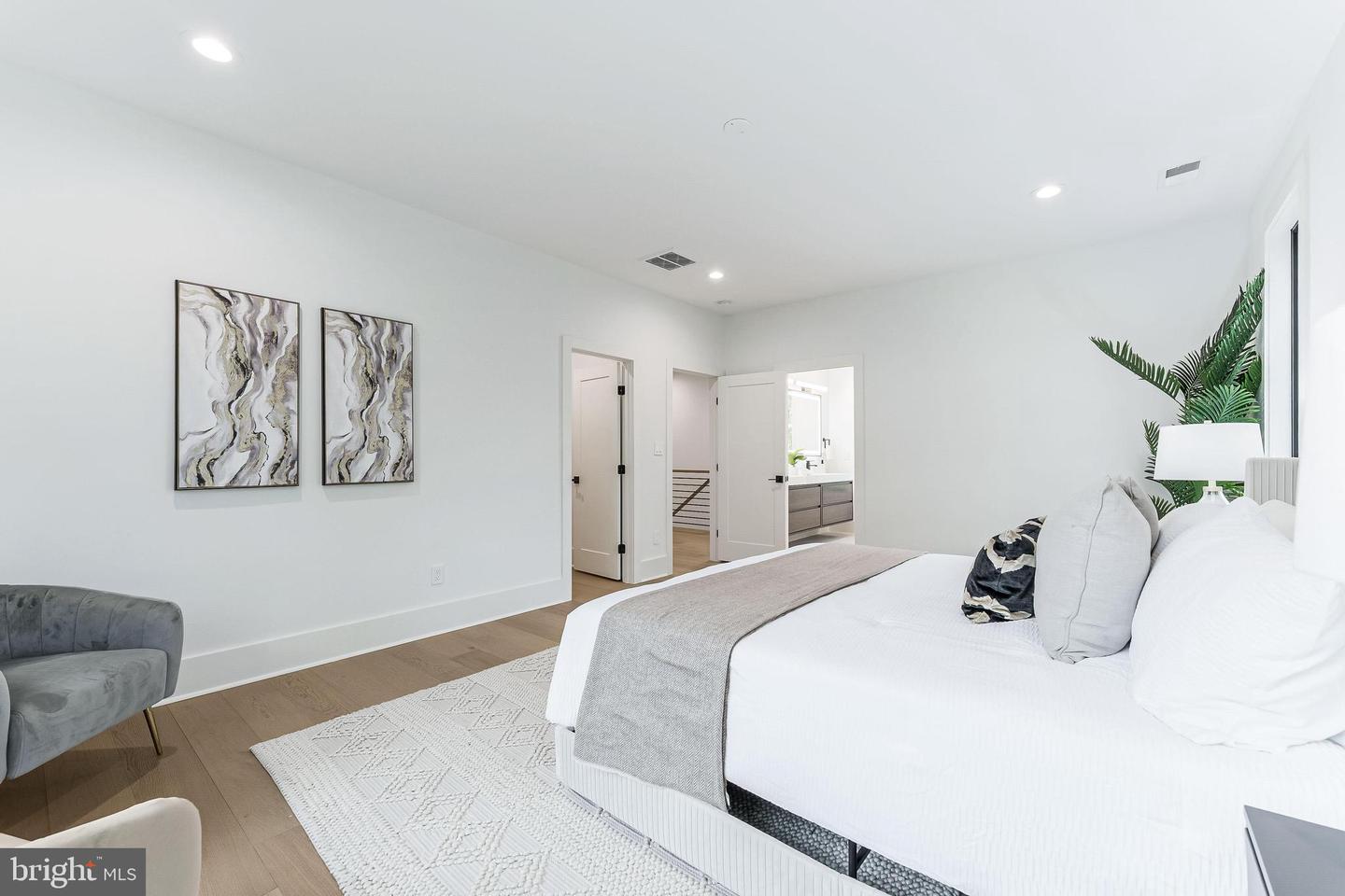 2100 S NELSON ST, ARLINGTON, Virginia 22204, 5 Bedrooms Bedrooms, ,4 BathroomsBathrooms,Residential,For sale,2100 S NELSON ST,VAAR2037302 MLS # VAAR2037302