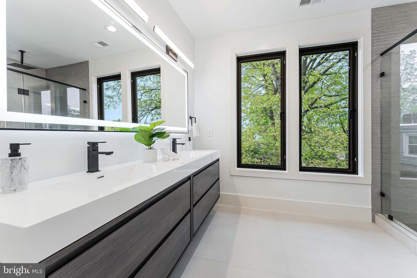 2100 S NELSON ST, ARLINGTON, Virginia 22204, 5 Bedrooms Bedrooms, ,4 BathroomsBathrooms,Residential,For sale,2100 S NELSON ST,VAAR2037302 MLS # VAAR2037302