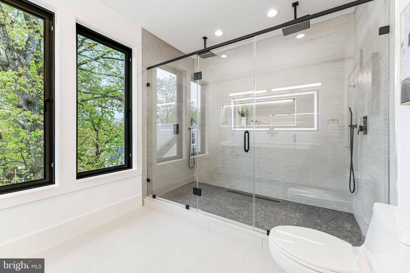 2100 S NELSON ST, ARLINGTON, Virginia 22204, 5 Bedrooms Bedrooms, ,4 BathroomsBathrooms,Residential,For sale,2100 S NELSON ST,VAAR2037302 MLS # VAAR2037302