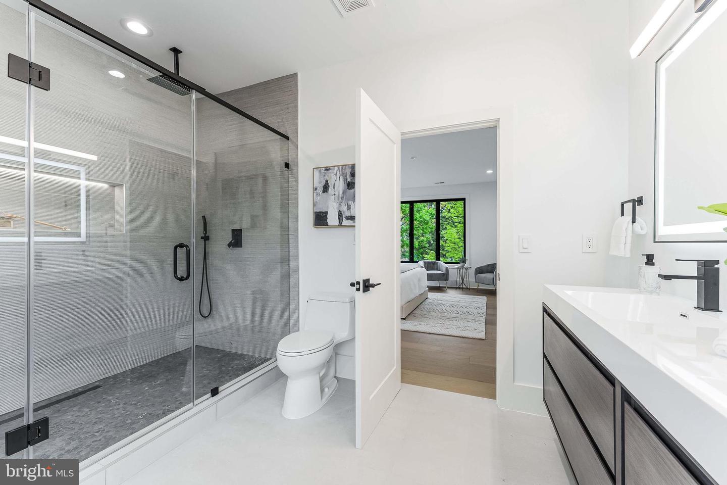 2100 S NELSON ST, ARLINGTON, Virginia 22204, 5 Bedrooms Bedrooms, ,4 BathroomsBathrooms,Residential,For sale,2100 S NELSON ST,VAAR2037302 MLS # VAAR2037302