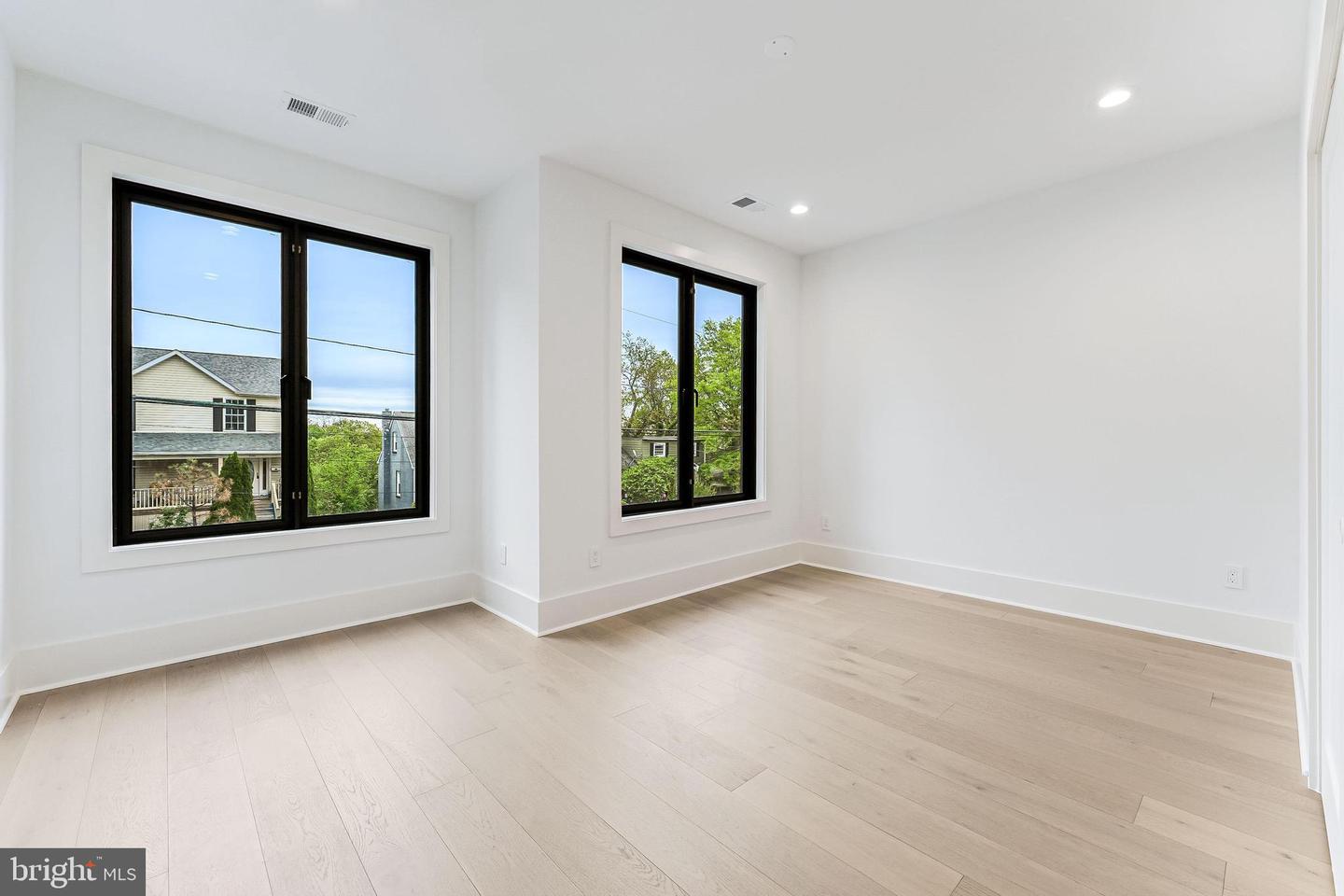 2100 S NELSON ST, ARLINGTON, Virginia 22204, 5 Bedrooms Bedrooms, ,4 BathroomsBathrooms,Residential,For sale,2100 S NELSON ST,VAAR2037302 MLS # VAAR2037302