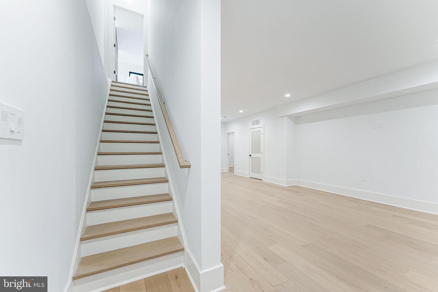 2100 S NELSON ST, ARLINGTON, Virginia 22204, 5 Bedrooms Bedrooms, ,4 BathroomsBathrooms,Residential,For sale,2100 S NELSON ST,VAAR2037302 MLS # VAAR2037302