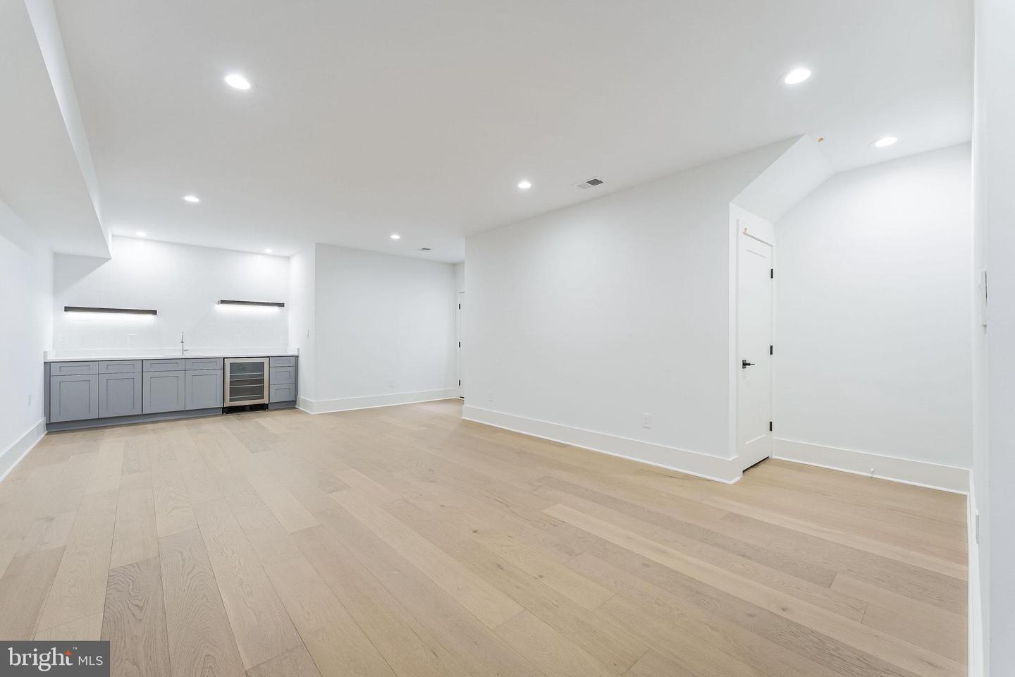 2100 S NELSON ST, ARLINGTON, Virginia 22204, 5 Bedrooms Bedrooms, ,4 BathroomsBathrooms,Residential,For sale,2100 S NELSON ST,VAAR2037302 MLS # VAAR2037302