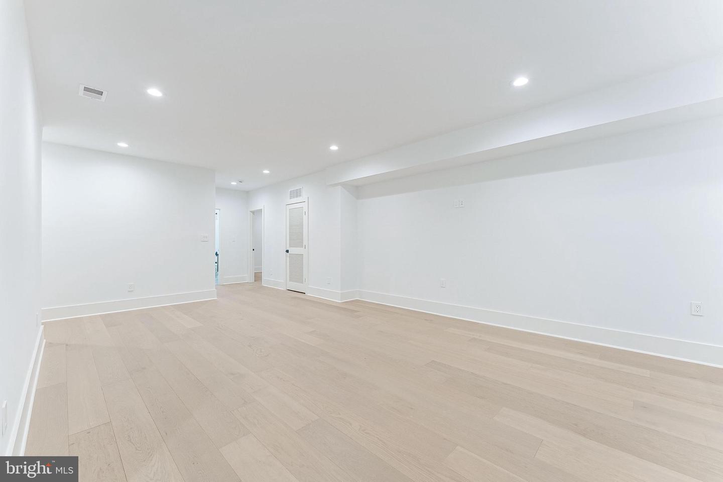 2100 S NELSON ST, ARLINGTON, Virginia 22204, 5 Bedrooms Bedrooms, ,4 BathroomsBathrooms,Residential,For sale,2100 S NELSON ST,VAAR2037302 MLS # VAAR2037302