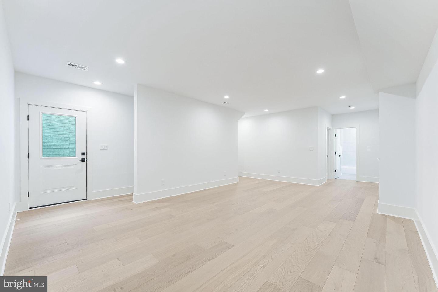 2100 S NELSON ST, ARLINGTON, Virginia 22204, 5 Bedrooms Bedrooms, ,4 BathroomsBathrooms,Residential,For sale,2100 S NELSON ST,VAAR2037302 MLS # VAAR2037302