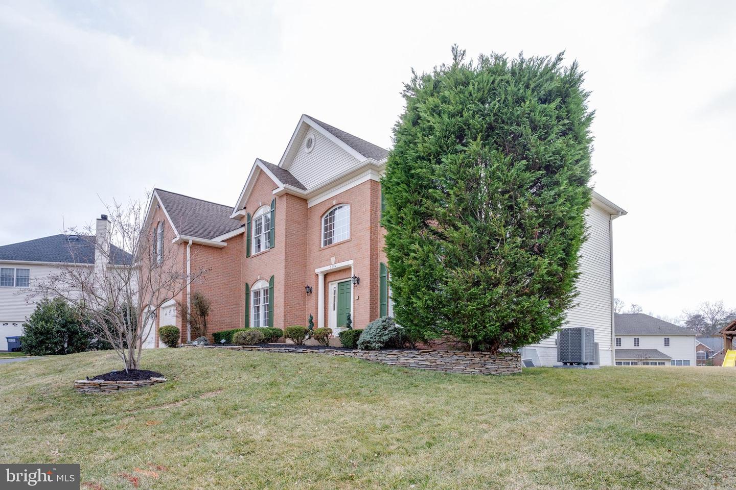 5104 GRANDE FOREST CT, CENTREVILLE, Virginia 20120, 4 Bedrooms Bedrooms, ,4 BathroomsBathrooms,Residential,For sale,5104 GRANDE FOREST CT,VAFX2217564 MLS # VAFX2217564