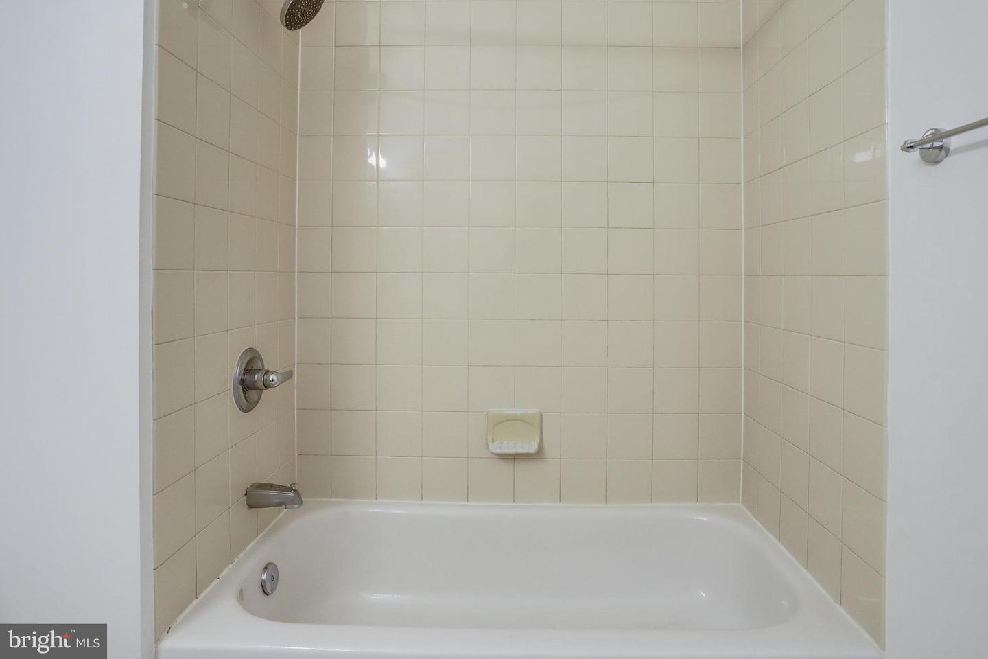 2001 15TH ST N #101, ARLINGTON, Virginia 22201, 1 Bedroom Bedrooms, ,1 BathroomBathrooms,Residential,For sale,2001 15TH ST N #101,VAAR2054162 MLS # VAAR2054162