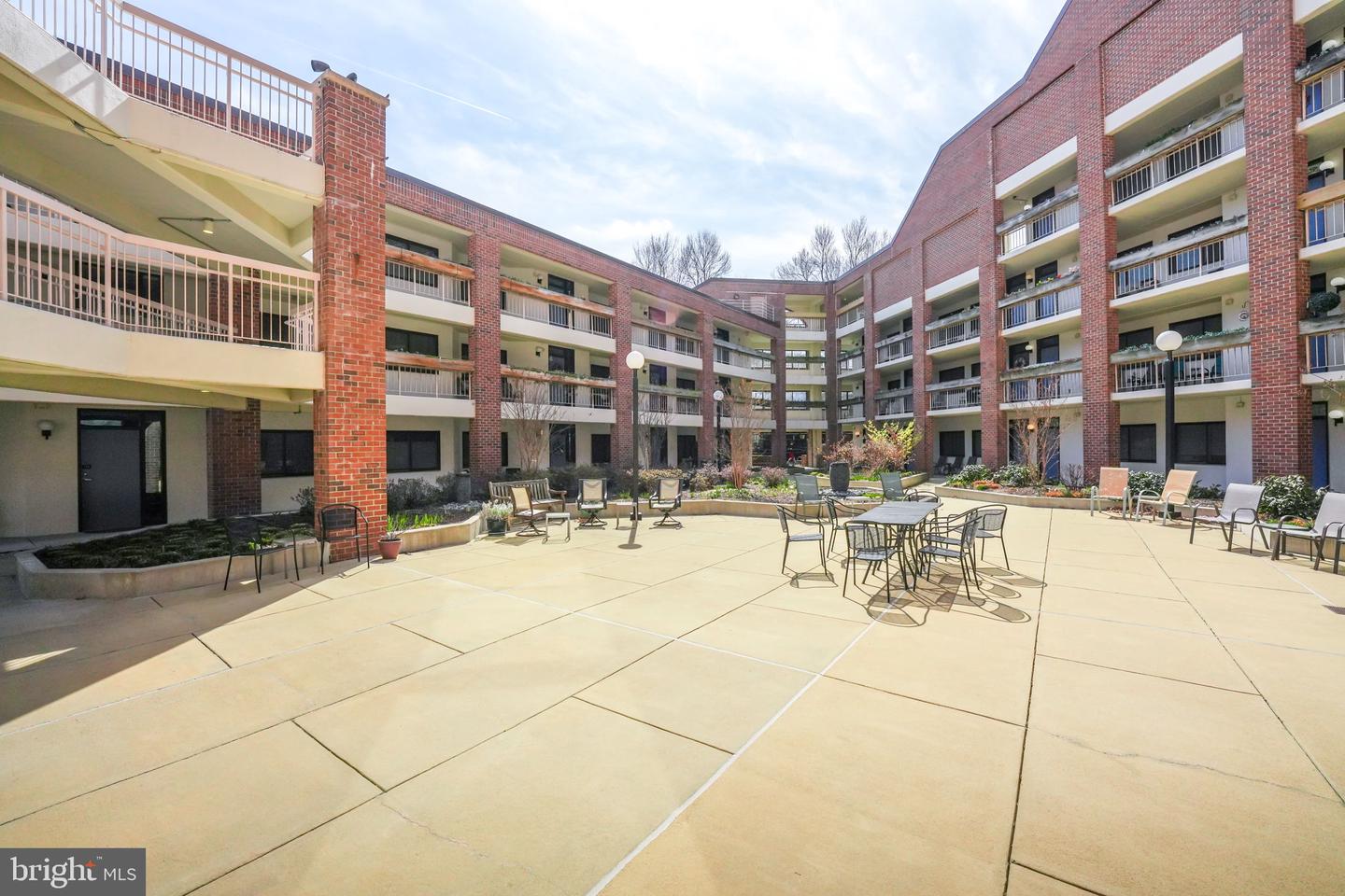 1951 SAGEWOOD LN #14, RESTON, Virginia 20191, 1 Bedroom Bedrooms, 5 Rooms Rooms,1 BathroomBathrooms,Residential,For sale,1951 SAGEWOOD LN #14,VAFX2225928 MLS # VAFX2225928