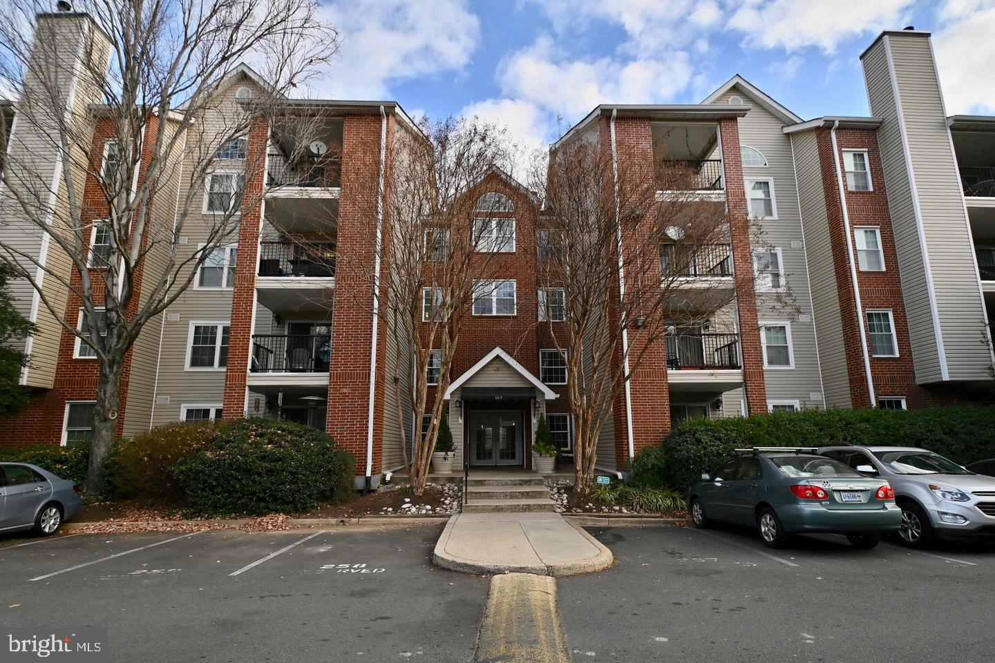 3315 WYNDHAM CIR #4236, ALEXANDRIA, Virginia 22302, 2 Bedrooms Bedrooms, ,2 BathroomsBathrooms,Residential,For sale,3315 WYNDHAM CIR #4236,VAAX2042540 MLS # VAAX2042540