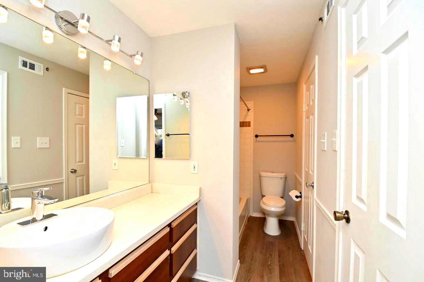 3315 WYNDHAM CIR #4236, ALEXANDRIA, Virginia 22302, 2 Bedrooms Bedrooms, ,2 BathroomsBathrooms,Residential,For sale,3315 WYNDHAM CIR #4236,VAAX2042540 MLS # VAAX2042540