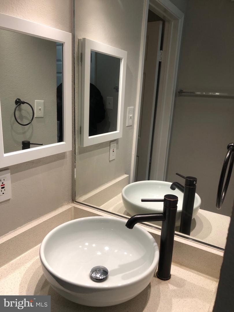 3315 WYNDHAM CIR #4236, ALEXANDRIA, Virginia 22302, 2 Bedrooms Bedrooms, ,2 BathroomsBathrooms,Residential,For sale,3315 WYNDHAM CIR #4236,VAAX2042540 MLS # VAAX2042540