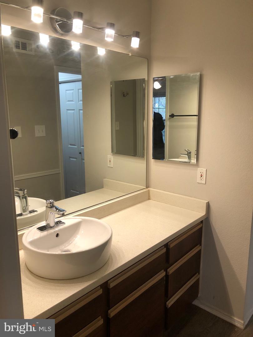 3315 WYNDHAM CIR #4236, ALEXANDRIA, Virginia 22302, 2 Bedrooms Bedrooms, ,2 BathroomsBathrooms,Residential,For sale,3315 WYNDHAM CIR #4236,VAAX2042540 MLS # VAAX2042540