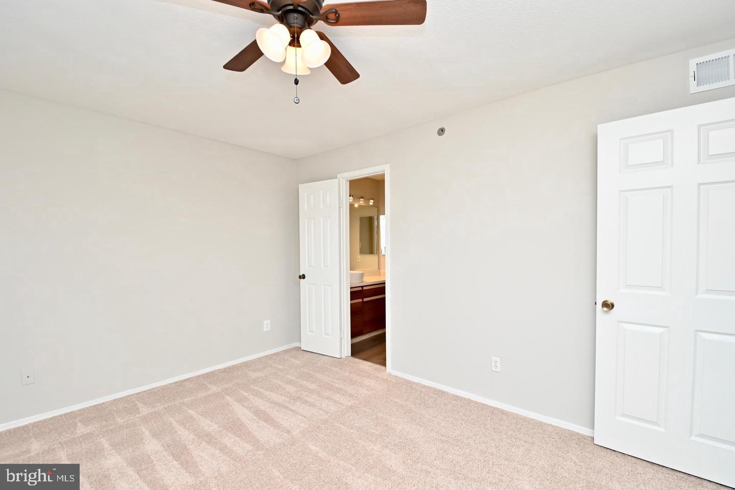 3315 WYNDHAM CIR #4236, ALEXANDRIA, Virginia 22302, 2 Bedrooms Bedrooms, ,2 BathroomsBathrooms,Residential,For sale,3315 WYNDHAM CIR #4236,VAAX2042540 MLS # VAAX2042540