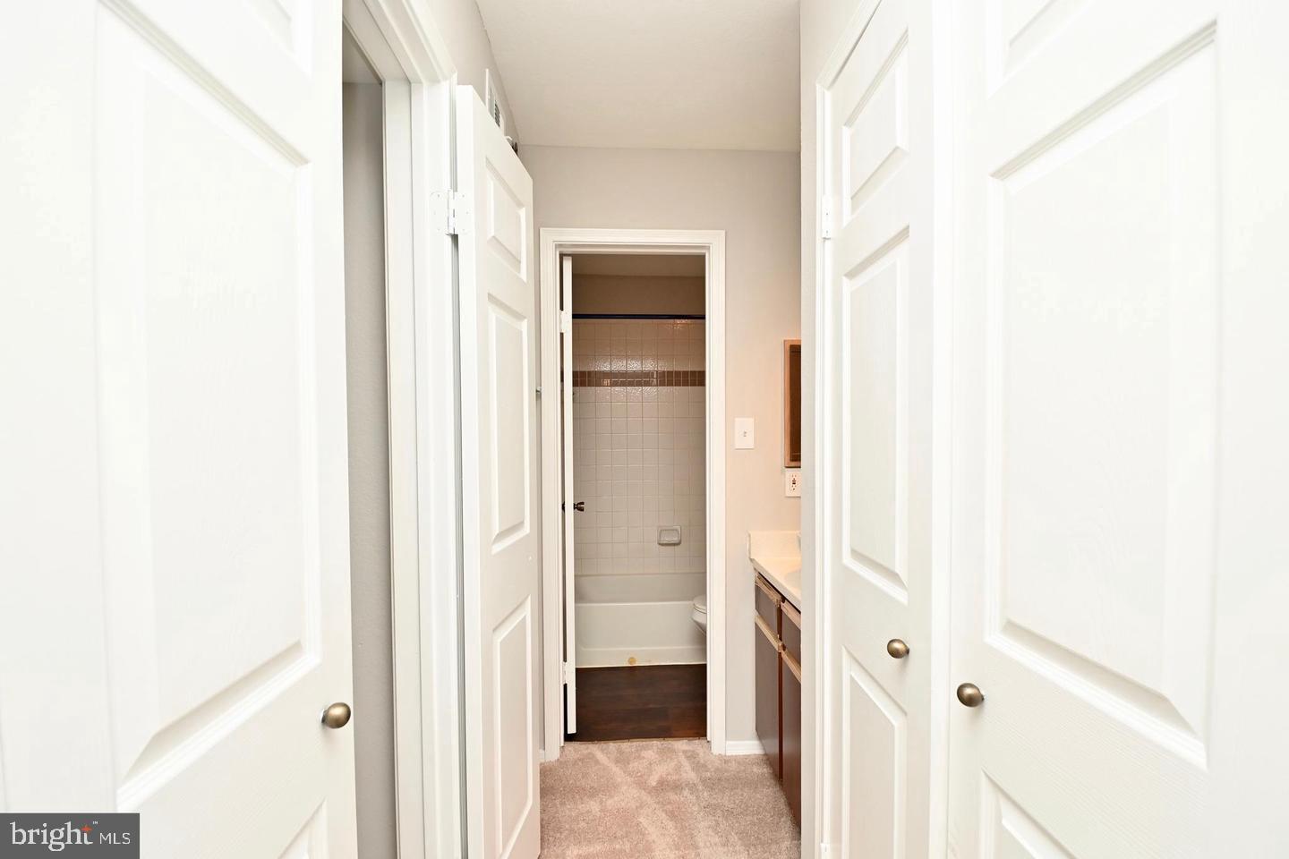 3315 WYNDHAM CIR #4236, ALEXANDRIA, Virginia 22302, 2 Bedrooms Bedrooms, ,2 BathroomsBathrooms,Residential,For sale,3315 WYNDHAM CIR #4236,VAAX2042540 MLS # VAAX2042540