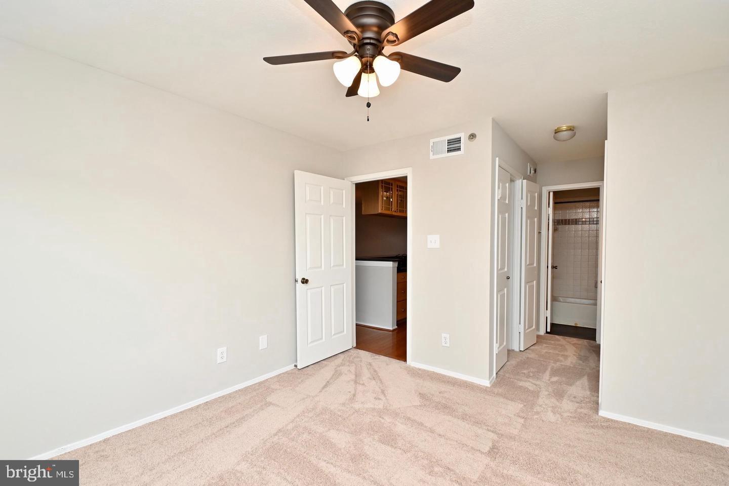 3315 WYNDHAM CIR #4236, ALEXANDRIA, Virginia 22302, 2 Bedrooms Bedrooms, ,2 BathroomsBathrooms,Residential,For sale,3315 WYNDHAM CIR #4236,VAAX2042540 MLS # VAAX2042540