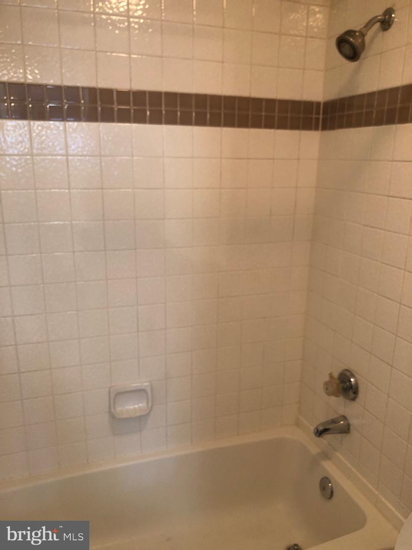 3315 WYNDHAM CIR #4236, ALEXANDRIA, Virginia 22302, 2 Bedrooms Bedrooms, ,2 BathroomsBathrooms,Residential,For sale,3315 WYNDHAM CIR #4236,VAAX2042540 MLS # VAAX2042540