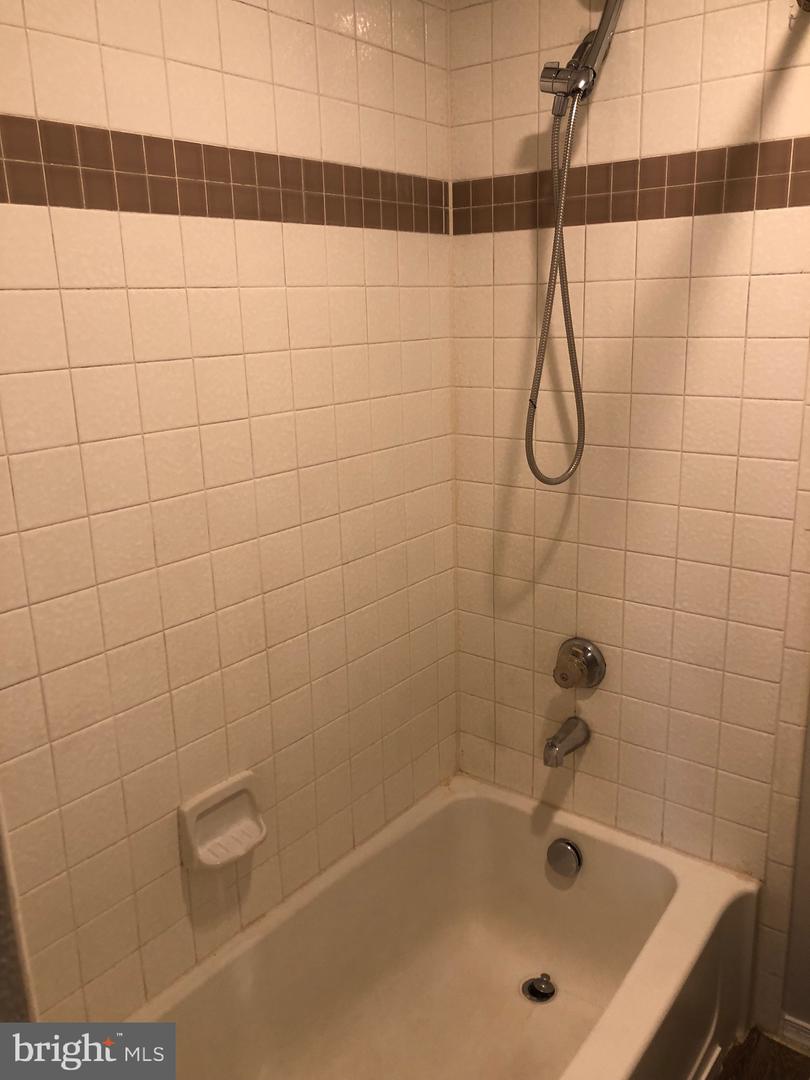 3315 WYNDHAM CIR #4236, ALEXANDRIA, Virginia 22302, 2 Bedrooms Bedrooms, ,2 BathroomsBathrooms,Residential,For sale,3315 WYNDHAM CIR #4236,VAAX2042540 MLS # VAAX2042540