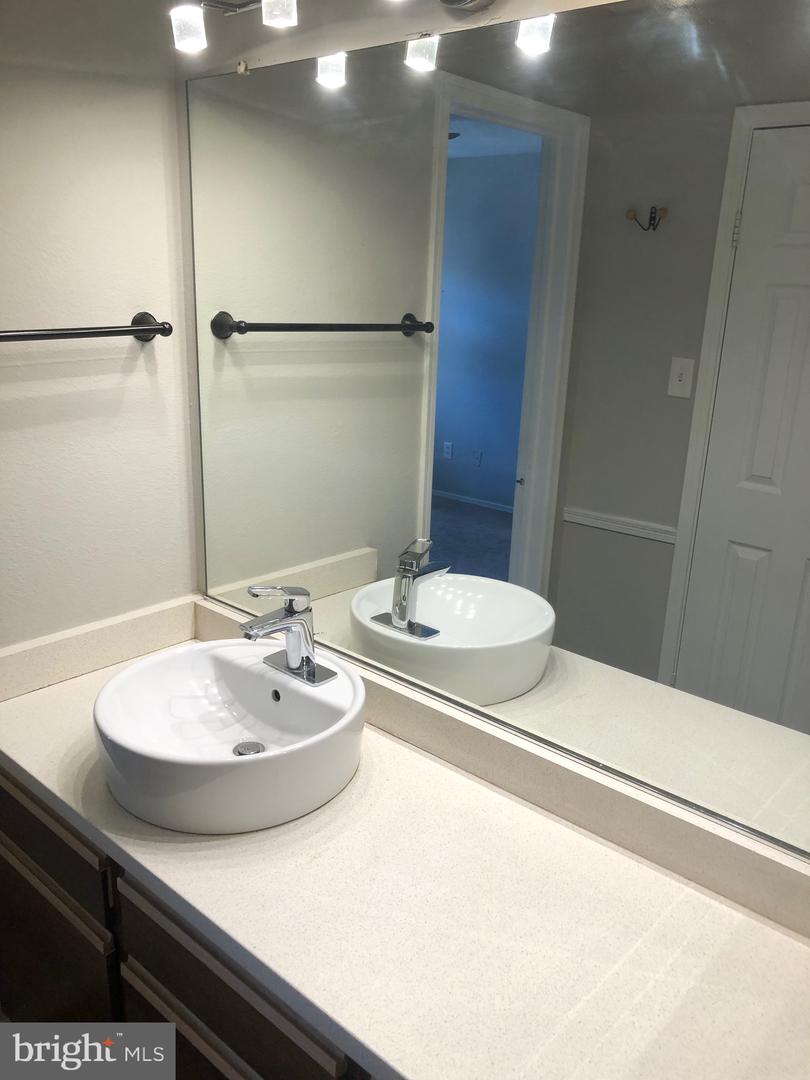 3315 WYNDHAM CIR #4236, ALEXANDRIA, Virginia 22302, 2 Bedrooms Bedrooms, ,2 BathroomsBathrooms,Residential,For sale,3315 WYNDHAM CIR #4236,VAAX2042540 MLS # VAAX2042540