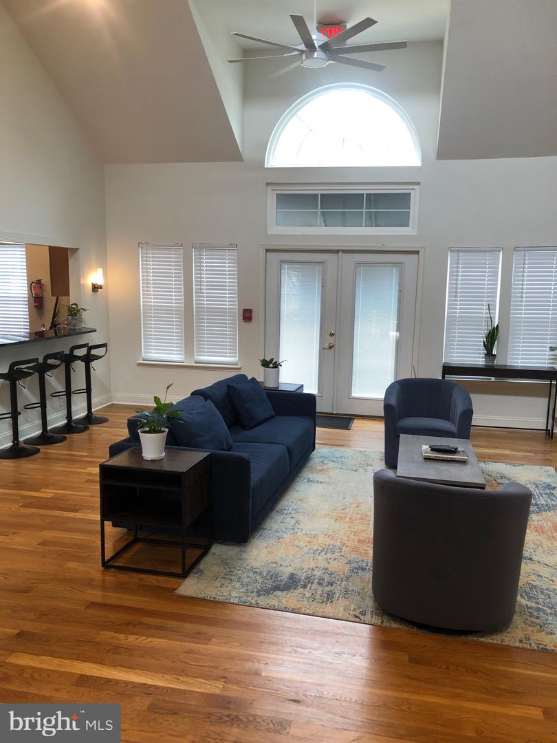 3315 WYNDHAM CIR #4236, ALEXANDRIA, Virginia 22302, 2 Bedrooms Bedrooms, ,2 BathroomsBathrooms,Residential,For sale,3315 WYNDHAM CIR #4236,VAAX2042540 MLS # VAAX2042540