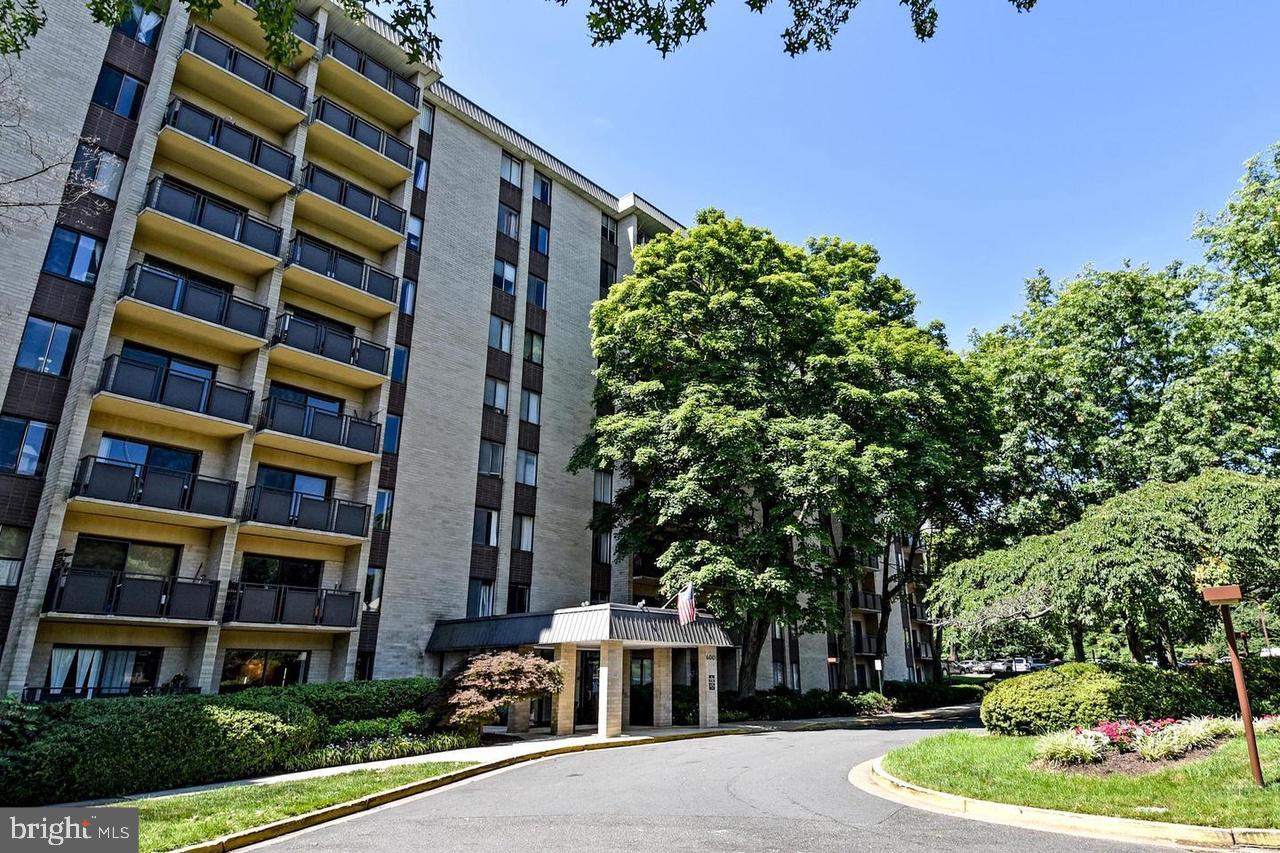 6001 ARLINGTON BLVD #406, FALLS CHURCH, Virginia 22044, 1 Bedroom Bedrooms, ,1 BathroomBathrooms,Residential,For sale,6001 ARLINGTON BLVD #406,VAFX2225940 MLS # VAFX2225940