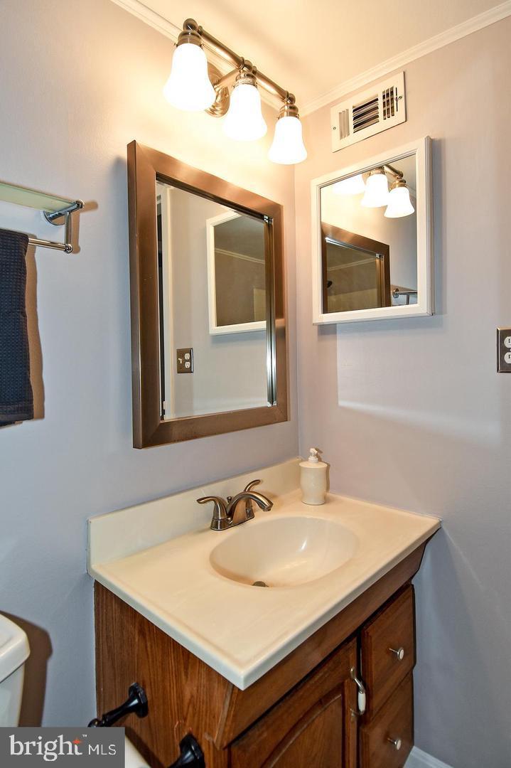 6001 ARLINGTON BLVD #406, FALLS CHURCH, Virginia 22044, 1 Bedroom Bedrooms, ,1 BathroomBathrooms,Residential,For sale,6001 ARLINGTON BLVD #406,VAFX2225940 MLS # VAFX2225940