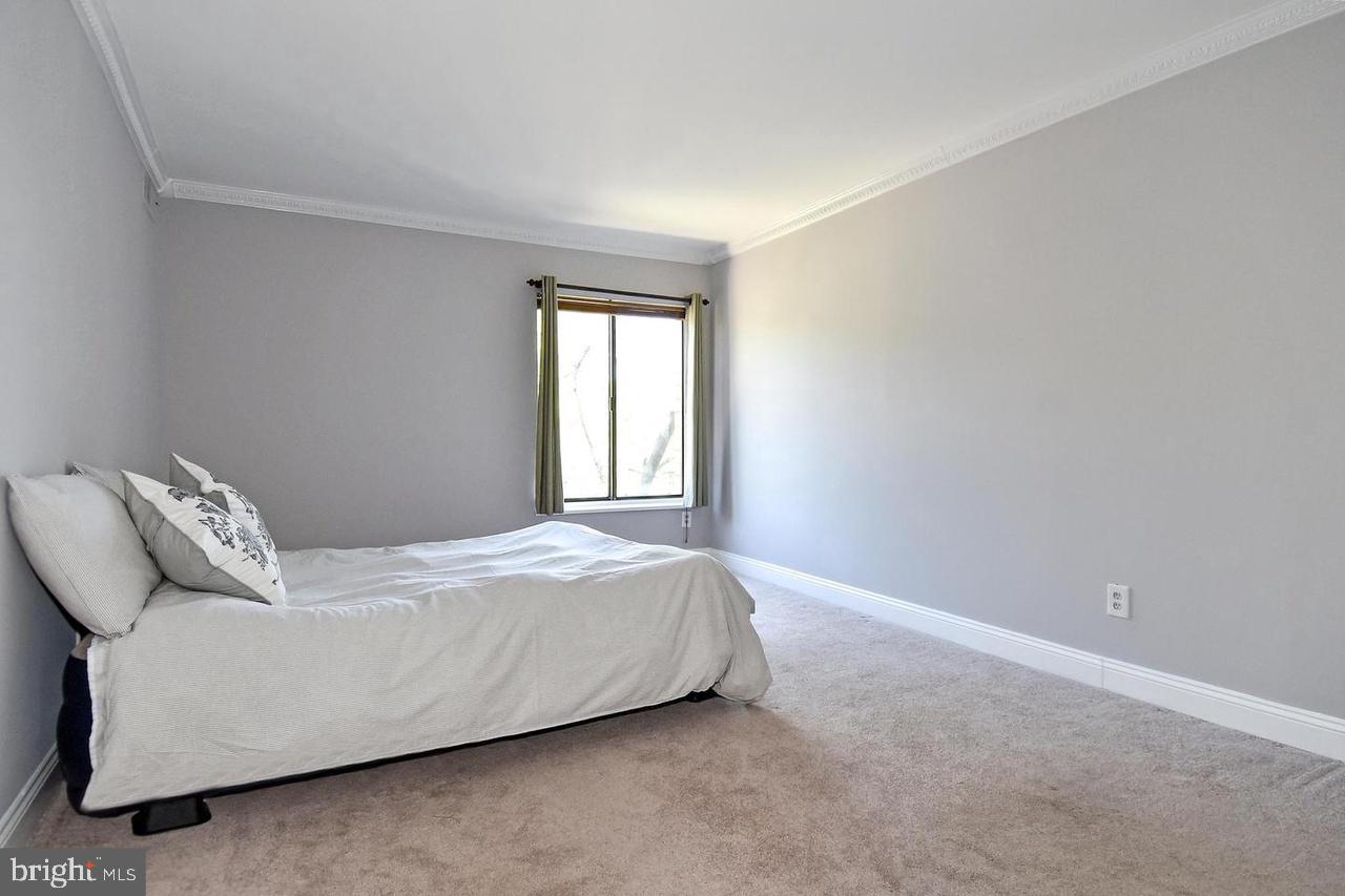 6001 ARLINGTON BLVD #406, FALLS CHURCH, Virginia 22044, 1 Bedroom Bedrooms, ,1 BathroomBathrooms,Residential,For sale,6001 ARLINGTON BLVD #406,VAFX2225940 MLS # VAFX2225940