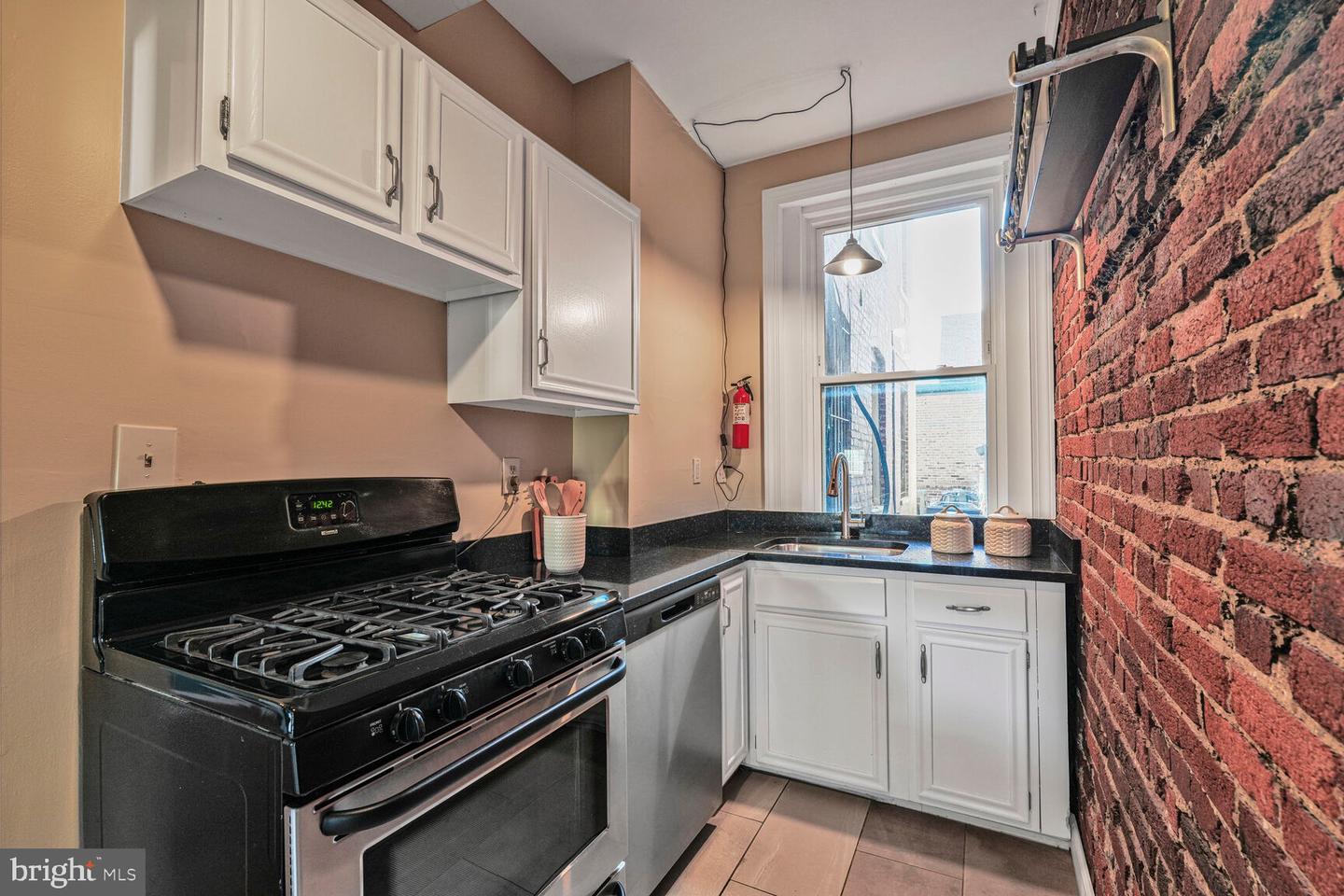424 11TH ST NE #102, WASHINGTON, District Of Columbia 20002, 2 Bedrooms Bedrooms, ,1 BathroomBathrooms,Residential,For sale,424 11TH ST NE #102,DCDC2188888 MLS # DCDC2188888