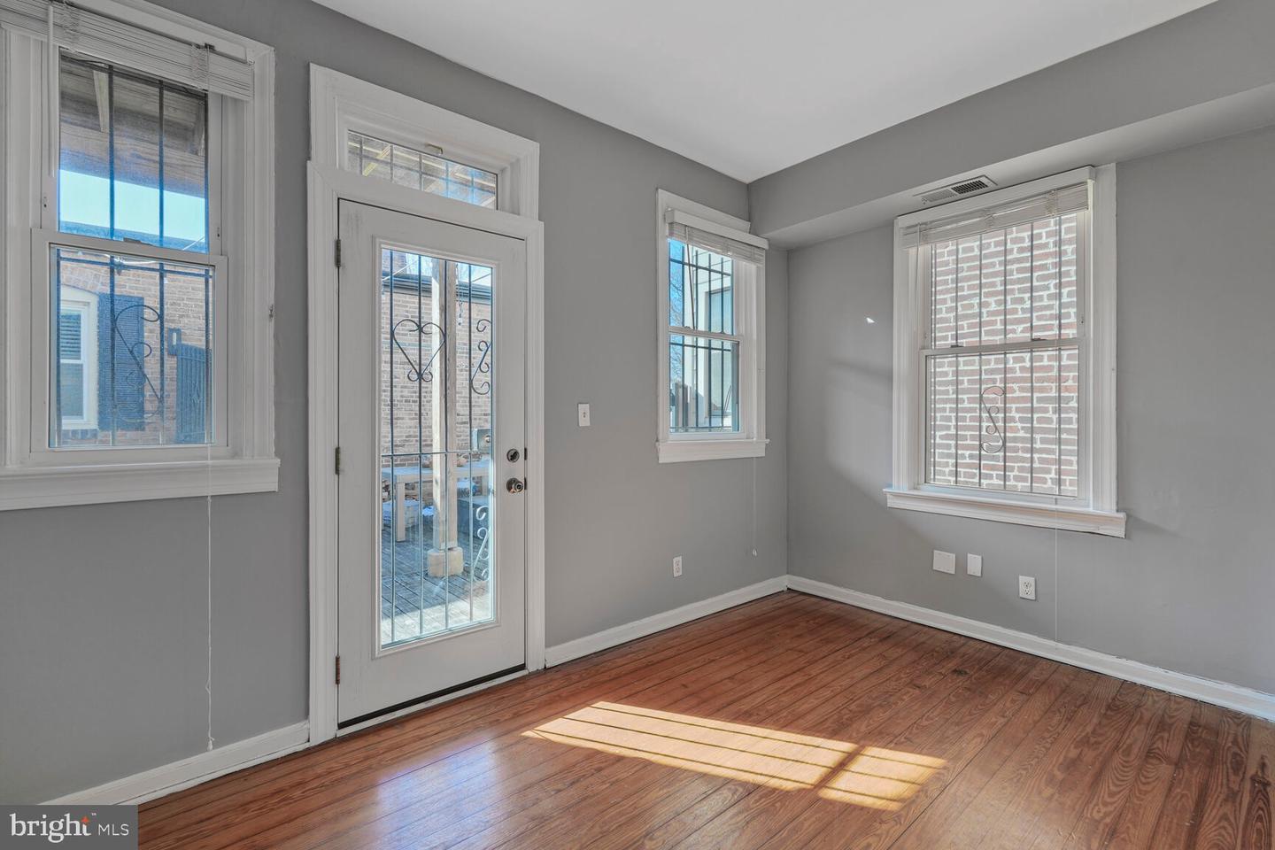 424 11TH ST NE #102, WASHINGTON, District Of Columbia 20002, 2 Bedrooms Bedrooms, ,1 BathroomBathrooms,Residential,For sale,424 11TH ST NE #102,DCDC2188888 MLS # DCDC2188888
