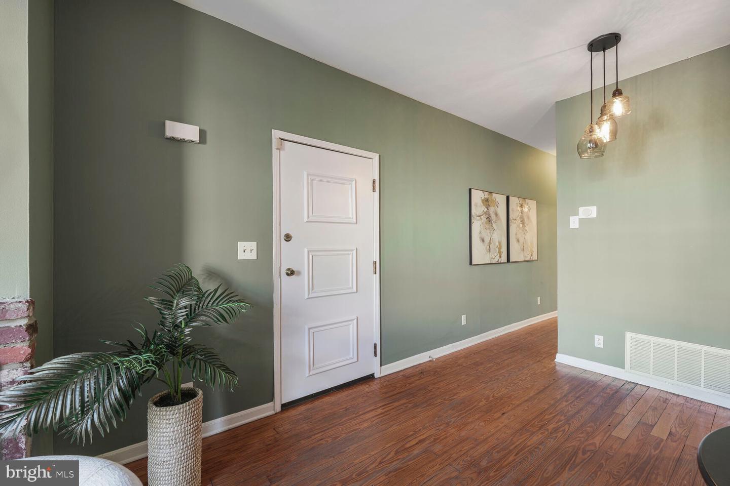 424 11TH ST NE #102, WASHINGTON, District Of Columbia 20002, 2 Bedrooms Bedrooms, ,1 BathroomBathrooms,Residential,For sale,424 11TH ST NE #102,DCDC2188888 MLS # DCDC2188888