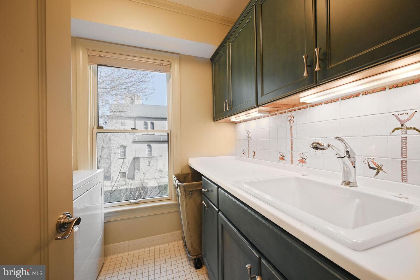 1353 EAST CAPITOL ST SE, WASHINGTON, District Of Columbia 20003, 5 Bedrooms Bedrooms, ,4 BathroomsBathrooms,Residential,For sale,1353 EAST CAPITOL ST SE,DCDC2188982 MLS # DCDC2188982