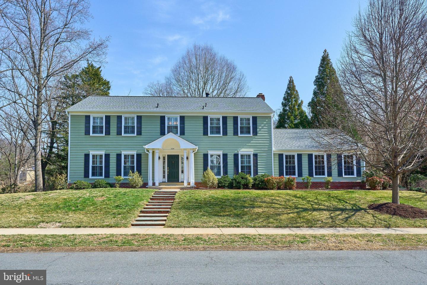 1641 MADDUX LN, MCLEAN, Virginia 22101, 6 Bedrooms Bedrooms, ,3 BathroomsBathrooms,Residential,For sale,1641 MADDUX LN,VAFX2226386 MLS # VAFX2226386