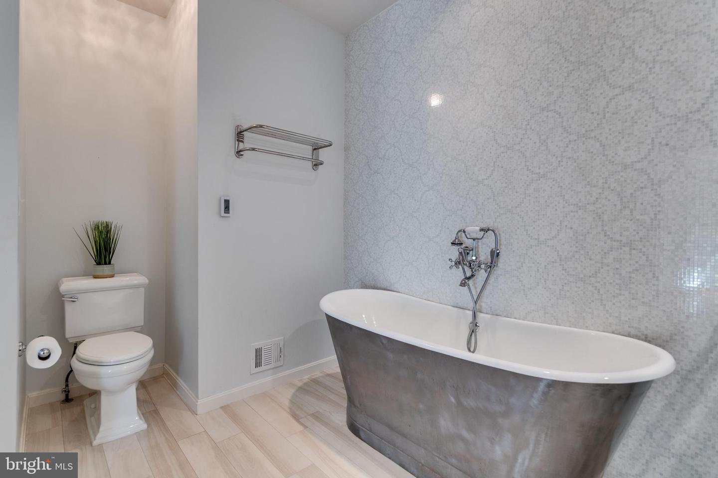 20366 CLOVER FIELD TER, STERLING, Virginia 20165, 4 Bedrooms Bedrooms, ,2 BathroomsBathrooms,Residential,For sale,20366 CLOVER FIELD TER,VALO2090716 MLS # VALO2090716