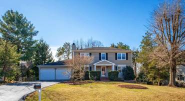 12211 SUGAR CREEK CT, HERNDON, Virginia 20170, 4 Bedrooms Bedrooms, ,3 BathroomsBathrooms,Residential,For sale,12211 SUGAR CREEK CT,VAFX2226618 MLS # VAFX2226618