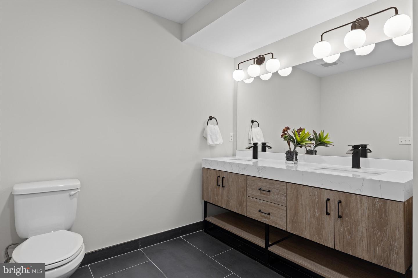 919 12TH ST NE #303, WASHINGTON, District Of Columbia 20002, 2 Bedrooms Bedrooms, ,2 BathroomsBathrooms,Residential,For sale,919 12TH ST NE #303,DCDC2189284 MLS # DCDC2189284