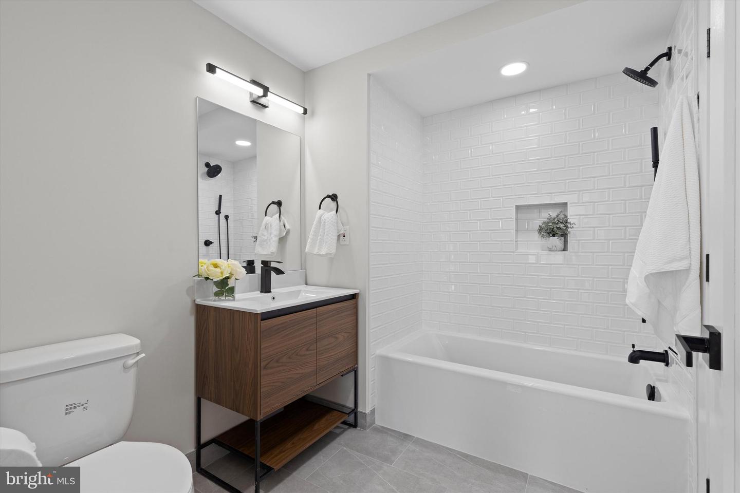 919 12TH ST NE #304, WASHINGTON, District Of Columbia 20002, 1 Bedroom Bedrooms, ,1 BathroomBathrooms,Residential,For sale,919 12TH ST NE #304,DCDC2189288 MLS # DCDC2189288