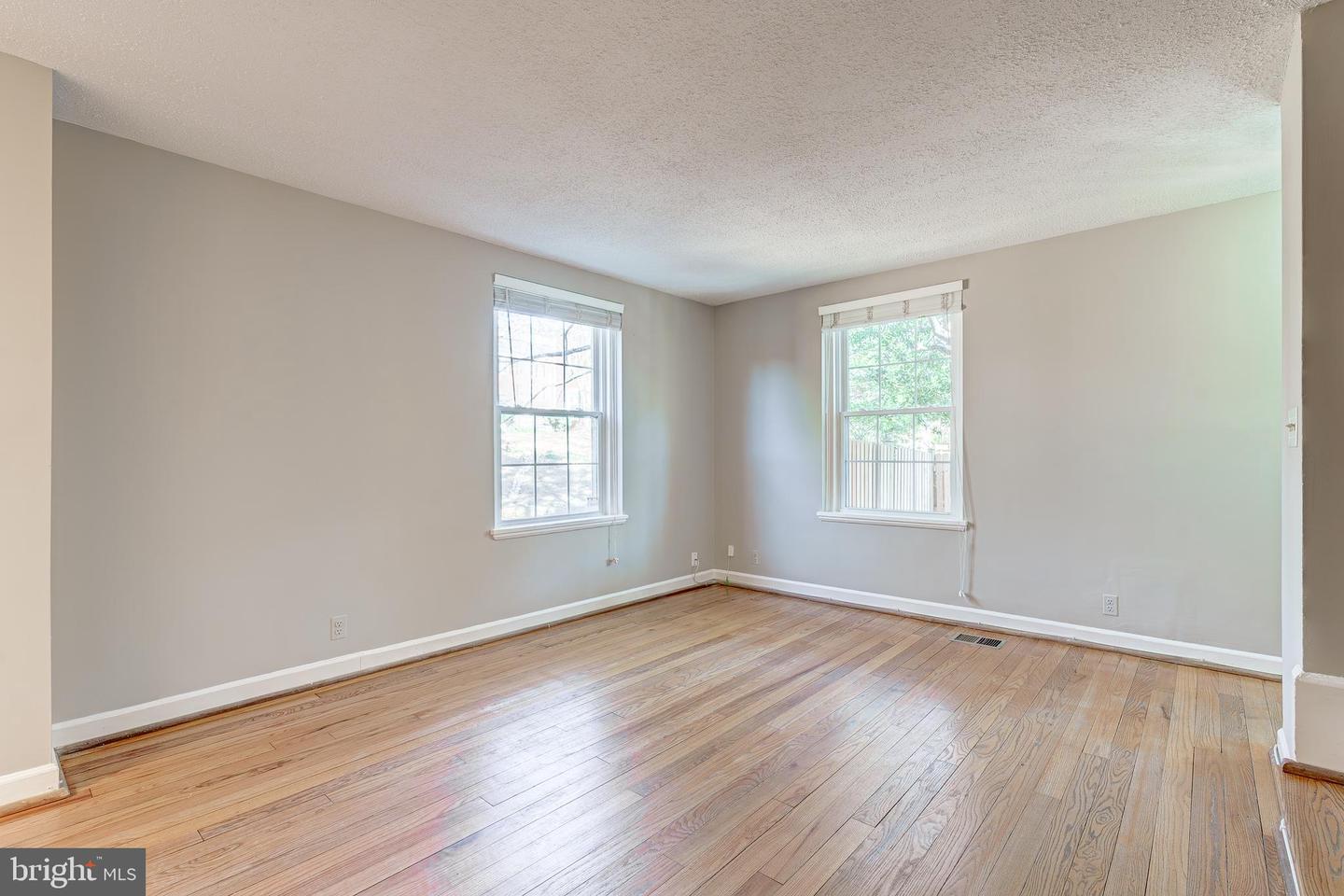 4829 29TH ST S, ARLINGTON, Virginia 22206, 2 Bedrooms Bedrooms, ,2 BathroomsBathrooms,Residential,For sale,4829 29TH ST S,VAAR2054422 MLS # VAAR2054422