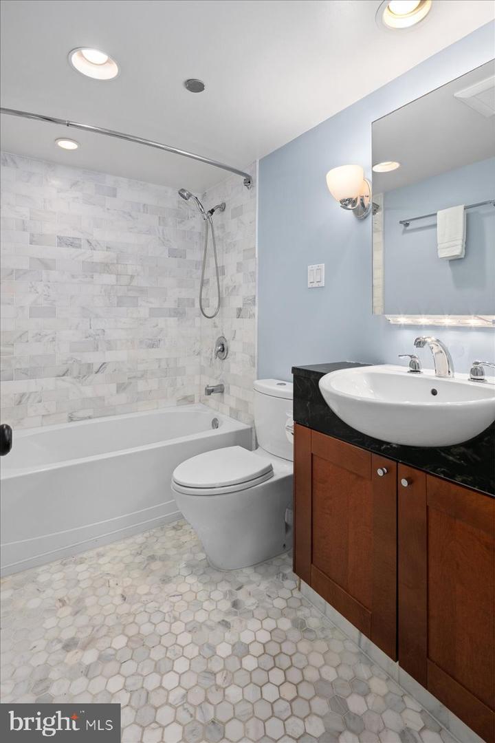 1301 N COURTHOUSE RD #703, ARLINGTON, Virginia 22201, 2 Bedrooms Bedrooms, 7 Rooms Rooms,1 BathroomBathrooms,Residential,For sale,1301 N COURTHOUSE RD #703,VAAR2053424 MLS # VAAR2053424