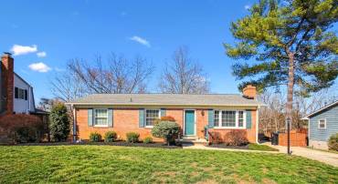 118 GOVERNORS DR SW, LEESBURG, Virginia 20175, 4 Bedrooms Bedrooms, ,1 BathroomBathrooms,Residential,For sale,118 GOVERNORS DR SW,VALO2089456 MLS # VALO2089456